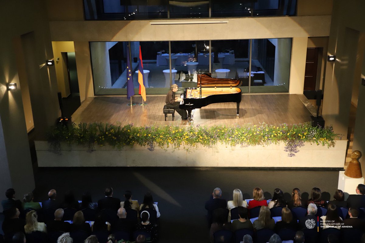 MFA of Armenia🇦🇲 (@mfaofarmenia) on Twitter photo 🗓️ May 9
Secretary General <a href="/davidkarapet/">David Karapetyan</a> attended #EuropeDay celebration held at Komitas Museum-Institute, dedicated to 75th anniversary of #SchumanDeclaration symbolizing unity & peace 🕊️.
💬 In his opening remarks, SG underscored importance of cultural dialogue with #EU🇪🇺, 🗓️ May 9
Secretary General <a href="/davidkarapet/">David Karapetyan</a> attended #EuropeDay celebration held at Komitas Museum-Institute, dedicated to 75th anniversary of #SchumanDeclaration symbolizing unity & peace 🕊️.
💬 In his opening remarks, SG underscored importance of cultural dialogue with #EU🇪🇺,
