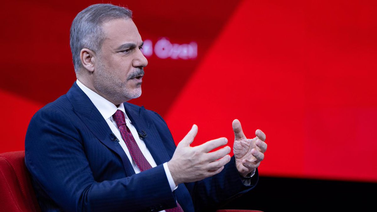 canaseld's tweet photo. Dışişleri Bakanı Hakan Fidan, Murat Çiçek'in sunduğu canlı yayında:

“Zehirlendik de, tedavi de gördük. Karakter suikastına sürekli maruz kalıyoruz. Bu kavganın bir parçası. Ağır arsenik ve cıva verildi. Bir yerde olmuş, sonra tahlillerde ortaya çıktı. 4-5 sene oluyor.” https://t.co/ApCIU3p6WE