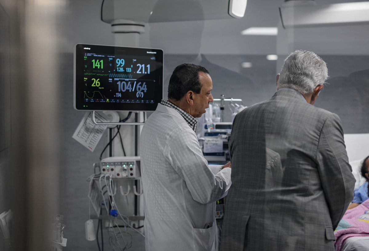 as_salazar's tweet image. Presidente @JoseRaulMulino VISITA NIÑA QUE RECIBIÓ PEDRADA EN MANIFESTACIÓN
El Presidente de la República, José Raúl Mulino, visitó esta mañana en la Ciudad de la Salud a la niña de 4 años que recibió una pedrada en la cabeza, cuando el vehículo en el que transitaba con su…
