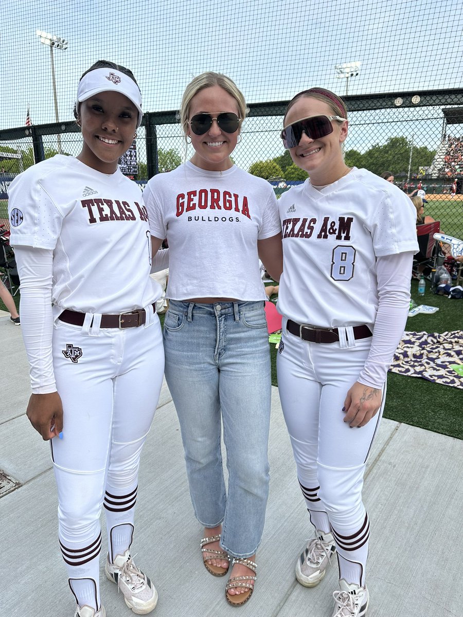 PresleyHarris10's tweet image. When you are at the SEC🥎Championship and your brother takes the WIN! 💨 Happy to see my Unity sisters too! ❤️this game! @DementKk @FrancesscaVraz2
