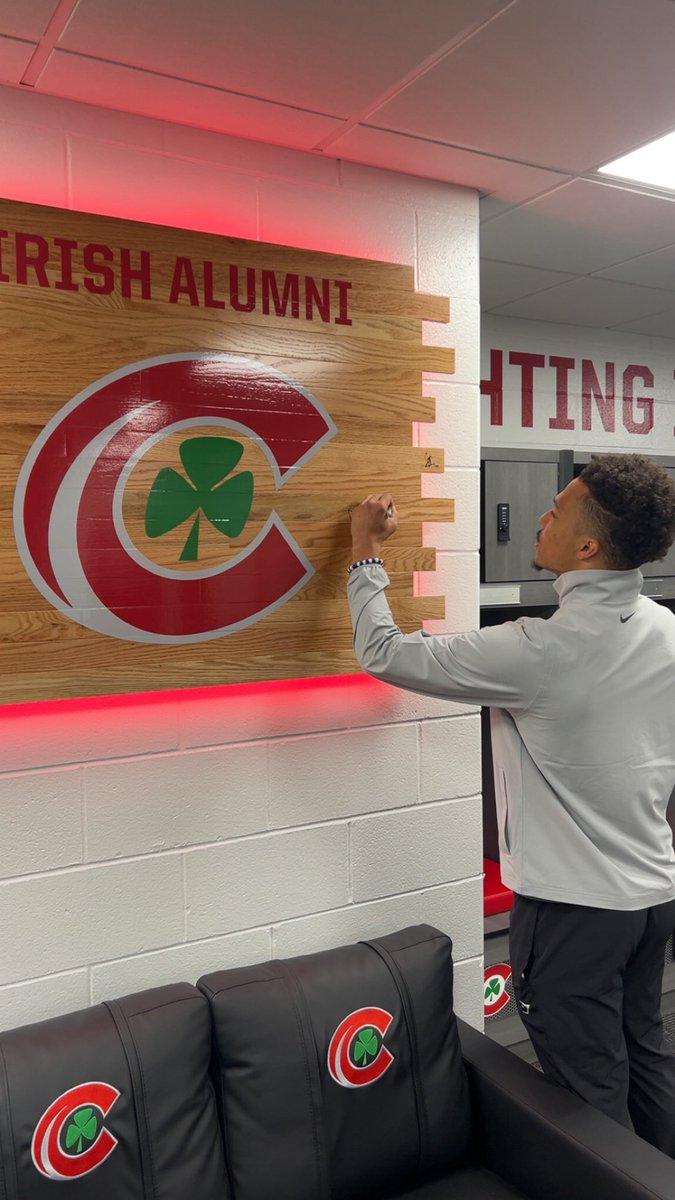 Great having two more guys stop in today to sign the alumni board. Thank you <a href="/chicoJohnson24/">C1</a> (Class of ‘23) and <a href="/camj_awls10/">Cam Awls</a> (Class of ‘20)!

Go Irish 🏀☘️