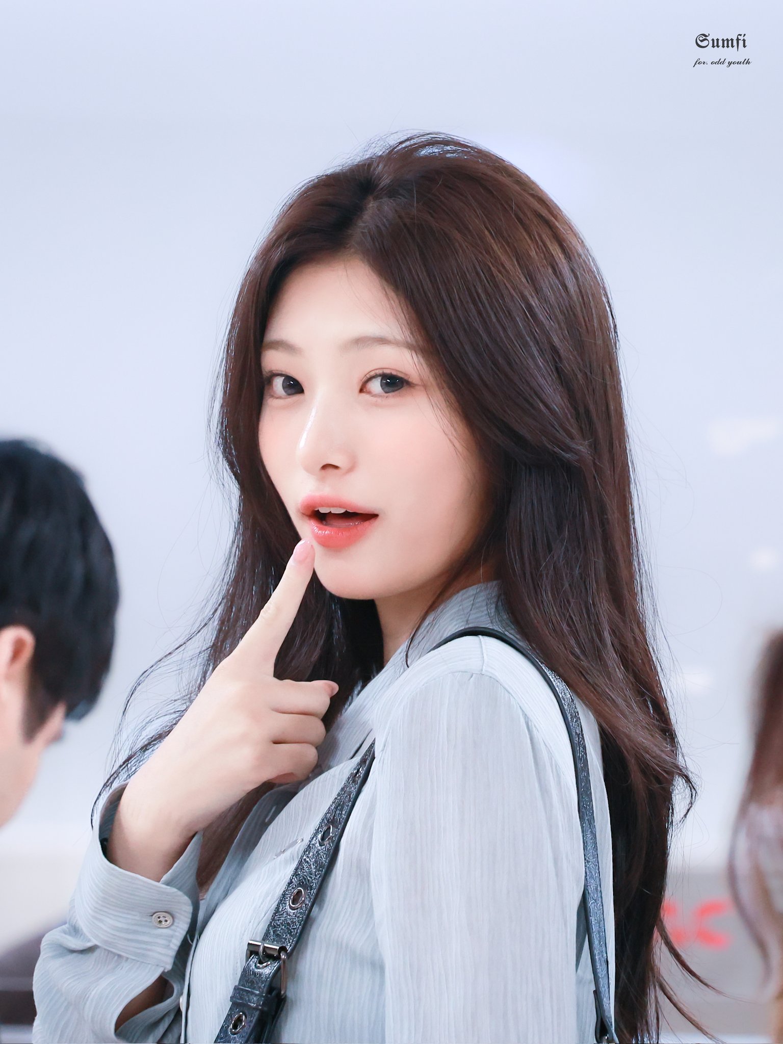 데뷔 후 첫 케이콘 간 5세대 비주얼 여돌 출국 모먼트 | 인스티즈