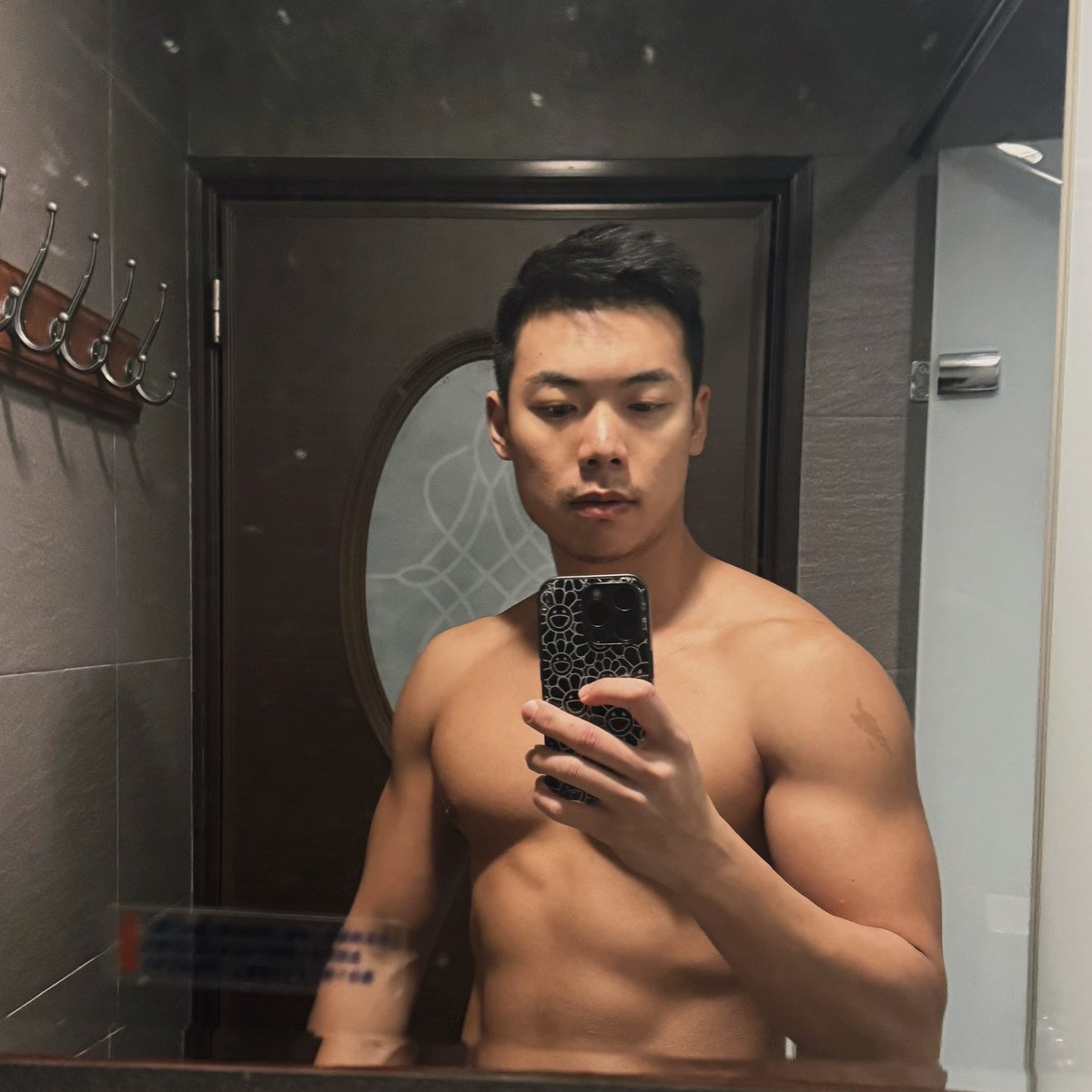 最近想被幹，玩打臉掐脖子，屌不要太大，可拍片不露臉佳！素人佳！

另外按摩下週一才開始服務😁