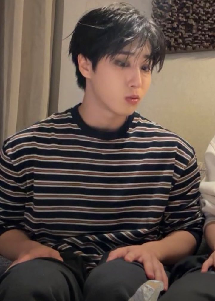 M1NHOLE's tweet image. how could anyone tell him no