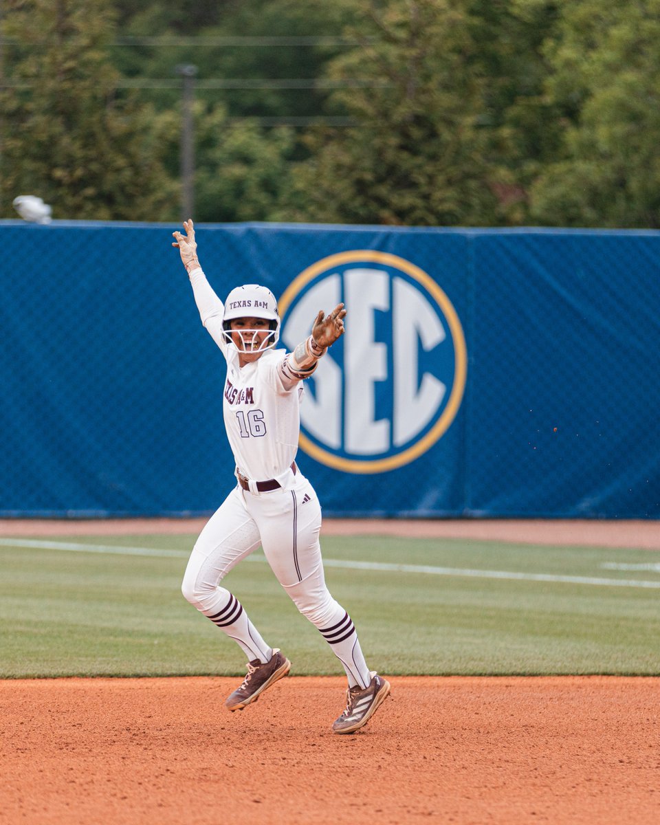 SEC's tweet photo. AGGIES HAMMERIN' IT EARLY 💪

@AggieSoftball x #SECTourney /ESPN2 https://t.co/TBeWLzKhym