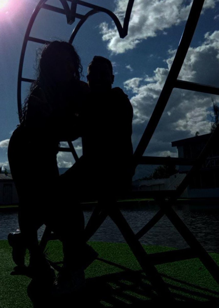 Ahora sí de regreso a Quito viendo qué depara la noche con alguna parejita 
<a href="/ComunidadSwEc1/">ComunidadSwEc 🇪🇨♠️📳</a>