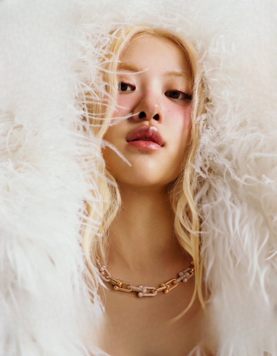 charts_rose's tweet image. Highest-debuting songs by female K-pop soloists on US Apple Music (Pop Genre) in history:

#1. “Messy” (#76) *NEW*
#2. “APT.” (#158) (-1)
#3. “toxic till the end” (#170) 
#4. “number one girl” (#190) 

— All belongs to ROSÉ.