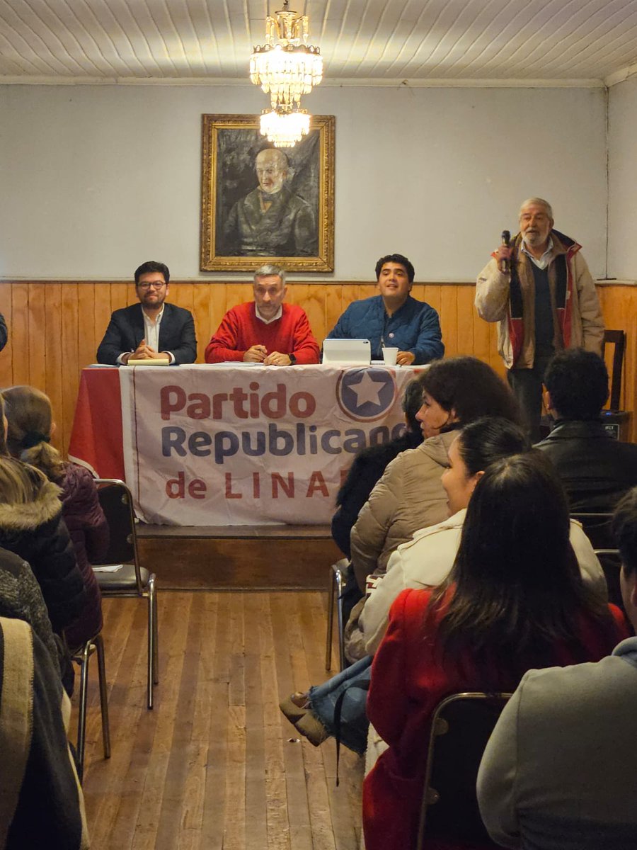 CristianVialM's tweet photo. En Linares tuve la oportunidad de reunirme con la Junta de Vigilancia del Río Ancoa y conocer sus inquietudes y necesidades para fortalecer su gestión. Y también con los republicanos de Linares, instancia para conversar los temas que les afectan a los maulinos. #CristianVial https://t.co/hWCkPBc86Q
