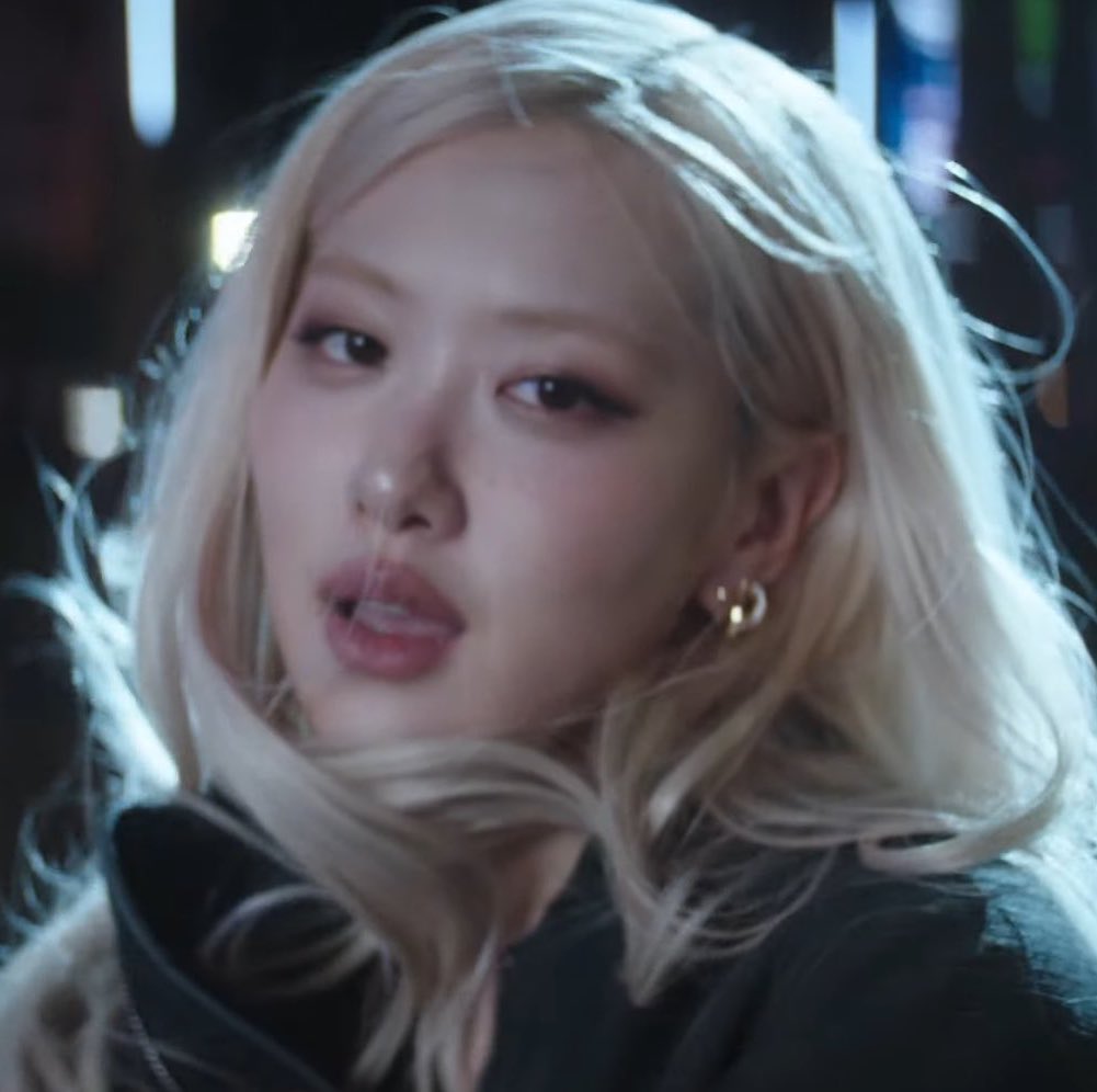 charts_rose's tweet image. ROSÉ’s “Messy” (#76) becomes the highest-debuting song by a K-pop act on Apple Music US pop genre in 2025, surpassing JENNIE’s “like JENNIE” (#195).