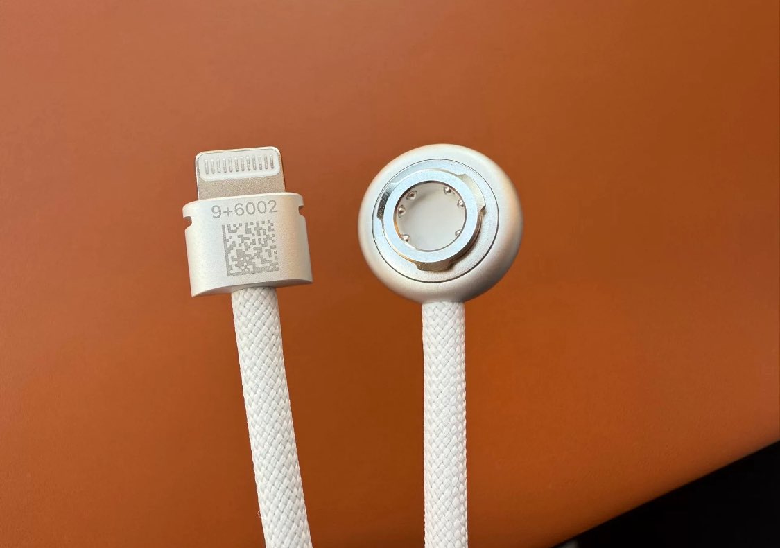 ins1n's tweet photo. Apple vision cable proto
#Appleinternal https://t.co/GdFZRlF5qV