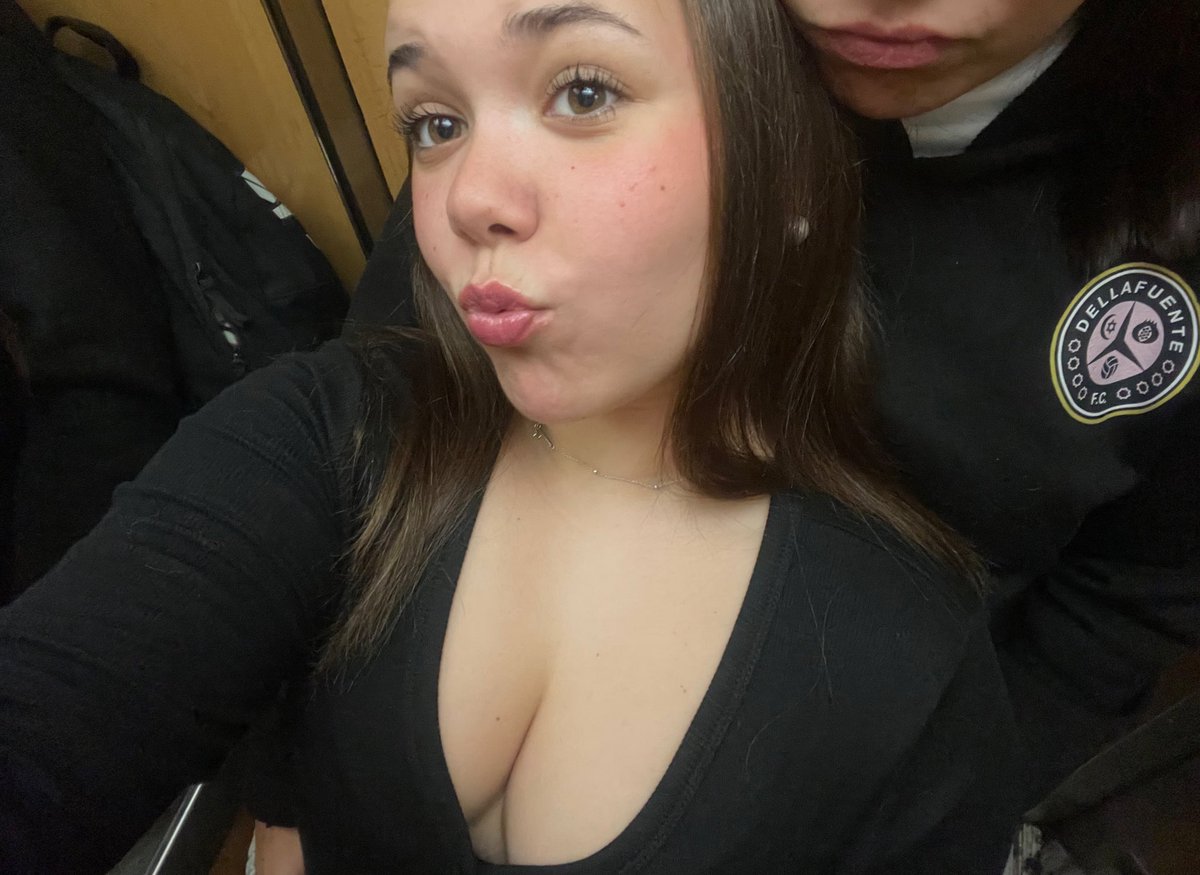 alee (@aleenavsss) on Twitter photo 