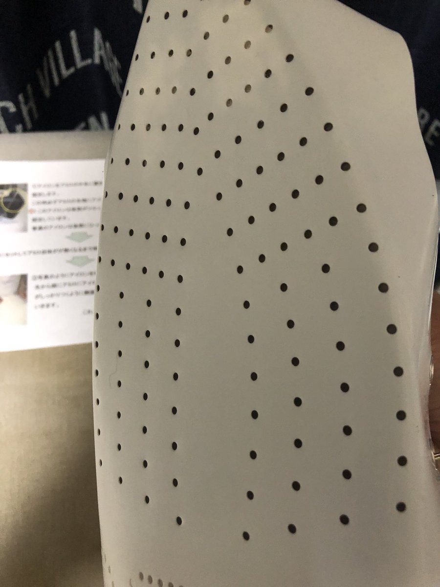 アイロンが汚れてたからアイロンクリーナー買ってやってみたらハゲた😭
やり方間違えた⁇
アミロいいのかなぁと一緒に買ってて良かった〜。