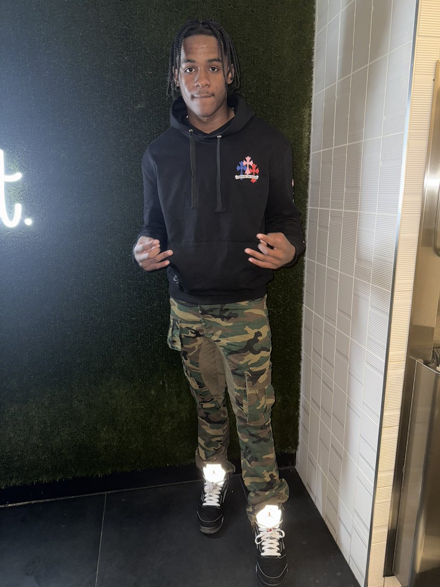 Otrkev's tweet photo. Way 2 ahead they gon think I’m cheatin https://t.co/Z0nzhHnsWc