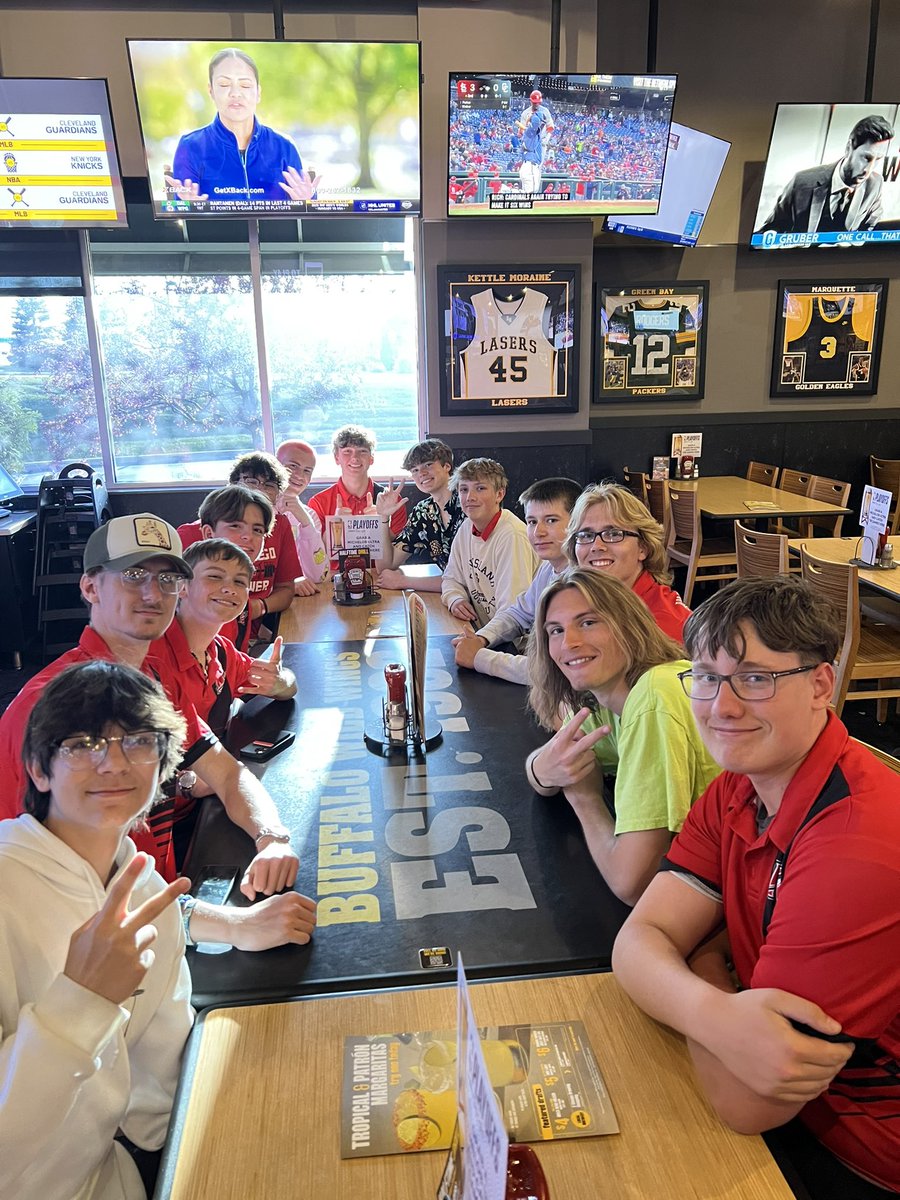 JV guys out for team dinner at BW3s. Hoping they don’t run out of wings <a href="/1WarriorMHS/">1WARRIOR</a>