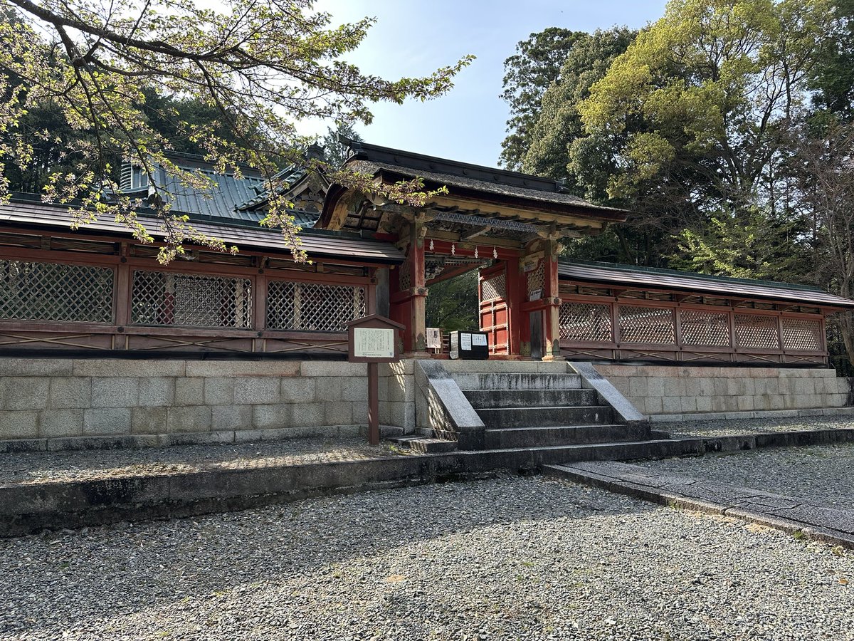 aimitadashi's tweet photo. 三井寺から北上し、坂本の日吉大社末社東照宮へ。日吉東照宮と呼ばれているらしい。絢爛豪華な社殿を外から眺めるだけでなく、特別拝観で昇殿して参拝できた。ありがたい。
#日吉東照宮 #重要文化財 #滋賀県大津市 https://t.co/BofbmvmeDY