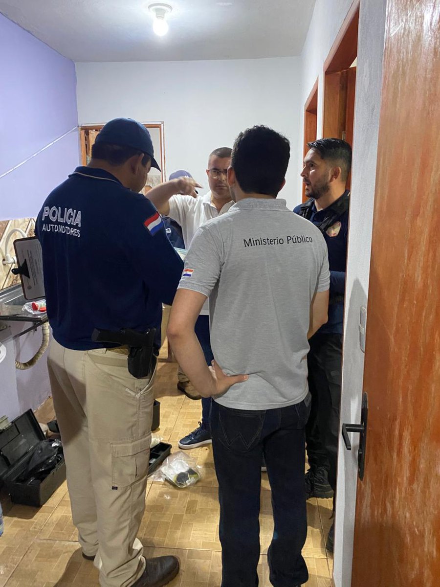 Fiscalía realiza allanamiento investigación por muerte de abogado en Pedro Juan Caballero

ministeriopublico.gov.py/nota/fiscalia-…