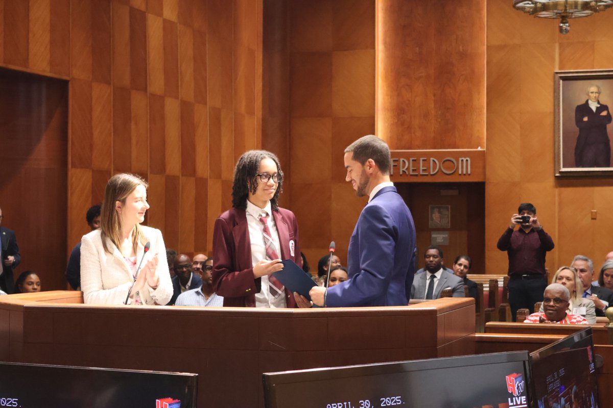 Chris Hollins tweet media