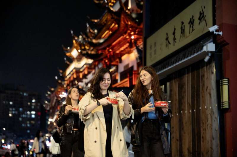 ChinaEmbOttawa's tweet image. China witnessed a vibrant surge in inbound tourist #consumption during the recent May Day holiday as more foreign visitors flocked to Chinese attractions and left with full shopping bags, driven by the country's recently optimized #tax refund policies.english.scio.gov.cn/chinavoices/20…