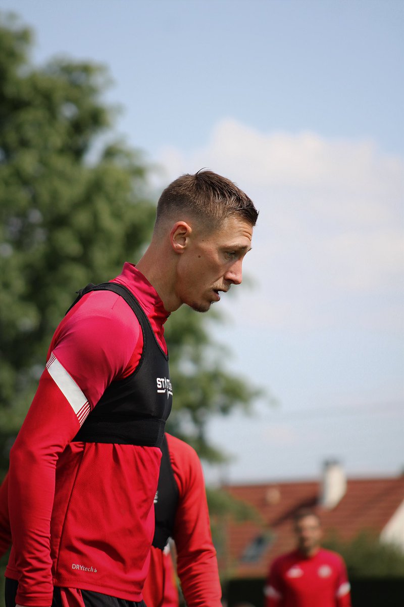 🆙 Après une montée validée à Felder, 𝒍𝒂 𝒔𝒂𝒊𝒔𝒐𝒏 𝒏’𝒆𝒔𝒕 𝒑𝒂𝒔 𝒕𝒆𝒓𝒎𝒊𝒏𝒆́𝒆 ! 

🔜 Ce samedi, nos Lions se déplacent sur la pelouse du FC93 Bobigny. 

⌚️ 𝟭𝟴:𝟬𝟬 - 𝗦𝘁𝗮𝗱𝗲 𝗔𝘂𝗴𝘂𝘀𝘁𝗲 𝗗𝗲𝗹𝗮𝘂𝗻𝗲 

#AllezFleury91🔴⚫️