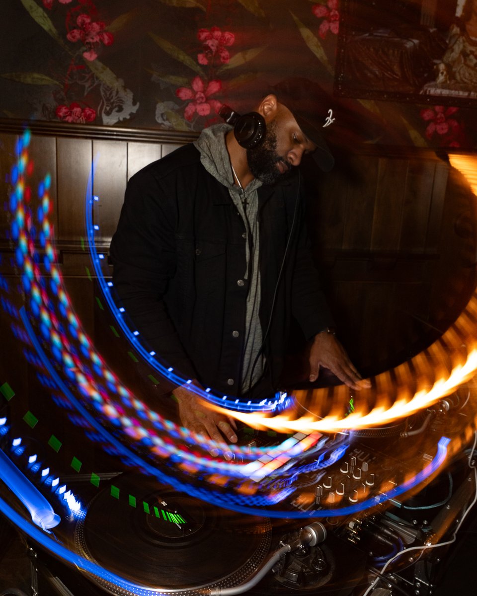 $5 Fireball shots 🔥 $20 Sun Cruiser buckets ☀️ Ace Deuce spinning tracks from 10pm - 2am 🎶 Get your weekend started at The Righteous Room!