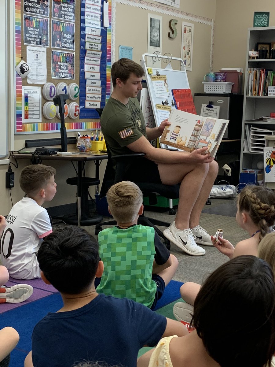Starcevic1stKES's tweet photo. @JakeStarcevic stopped by the afternoon to read and visit with the first graders! The kids had lots of good questions about @ArmyWP_Football Thanks for coming Jake 🏀🏈👨‍🎓 Our little Vikings are going to miss you after graduation 💙 @KPSD2KPS https://t.co/SW0GYElVH8