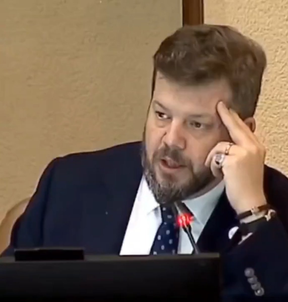 PaulaSaludRanc's tweet image. - Esa farmacia de Rancagua dice que tiene precios bajos y delivery gratuito, pero sube memes políticos.

- Pero qué relación tiene una cosa con la otra.