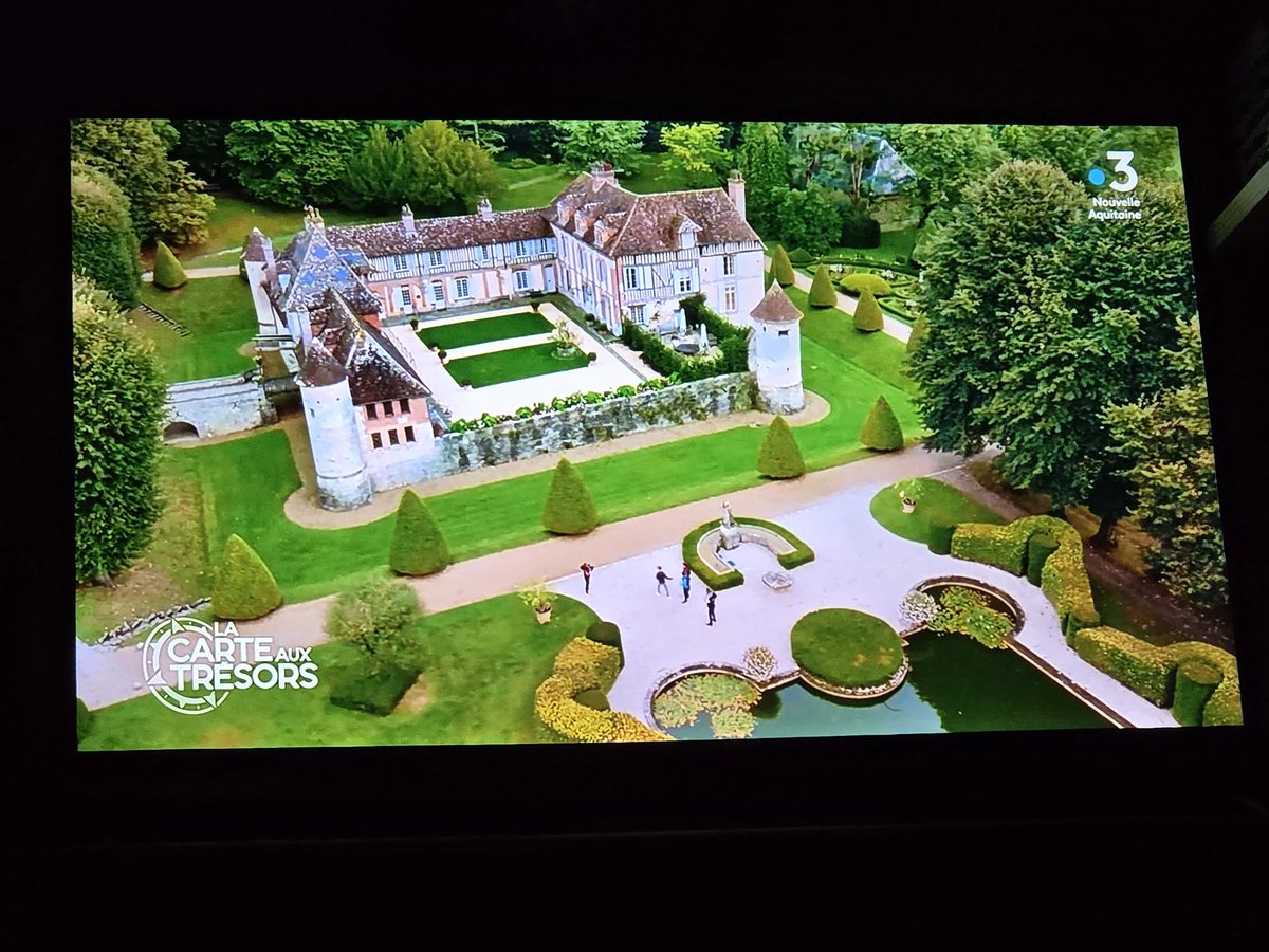 GGOUBAND's tweet image. Devant la seconde énigme de #LaCarteAuxTresors présenté par le meilleur animateur @cyrilferaud 😉🤗🤗.