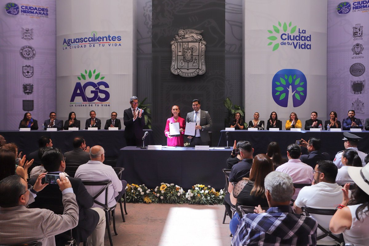 Hoy en Sesión Extraordinaria de Cabildo, se firmó el hermanamiento entre Aguascalientes y Villa de Álvarez, Colima.
Nuestra ciudad, reconocida por su historia, tradición y gente buena, sigue fortaleciendo lazos de cooperación con otras regiones.

¡Bienvenidos a Aguascalientes! 🇲🇽
