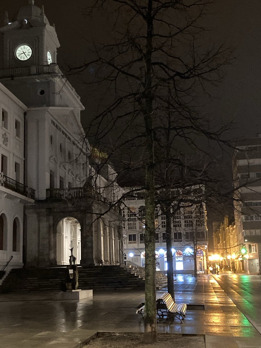 PuriRamirezJ's tweet image. Mis dos mundos y yo os deseamos buenas noches, gente de bien! ⭐️⭐️⭐️🌙🌙 #Ferrol #Ferrolterra #Galicia #Ponferrada #Bierzo