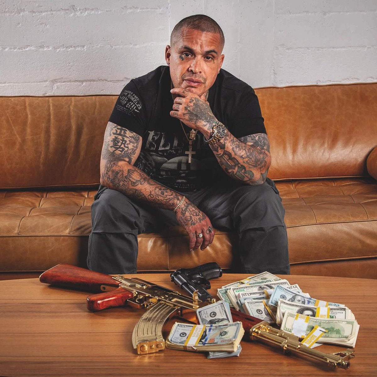 leecoc's tweet image. I sit alone in my 4 cornered room staring at candles