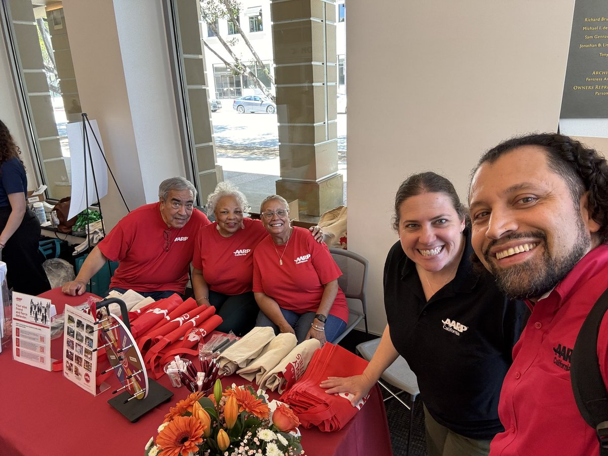 LuisAdvocates's tweet photo. The @AARPCA team is ready! Sharing information and resources for Walk, Bike & Transit Stop audits @metrolosangeles’s Older Adult Transportation Expo…even fur-friends & riders are learning more about our #AgeFriendlyLA work https://t.co/uUE87TW2ES