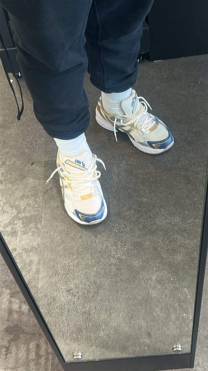 STOPCUFFINBIRDS's tweet photo. I was challenged by a close friend to wear one of my many pairs of kicks everyday so I’m gonna use my x (Twitter) account to keep track of each day 

Day 1: Asics 1130 (Cream/Pure Silver) https://t.co/71cWNoB5fs