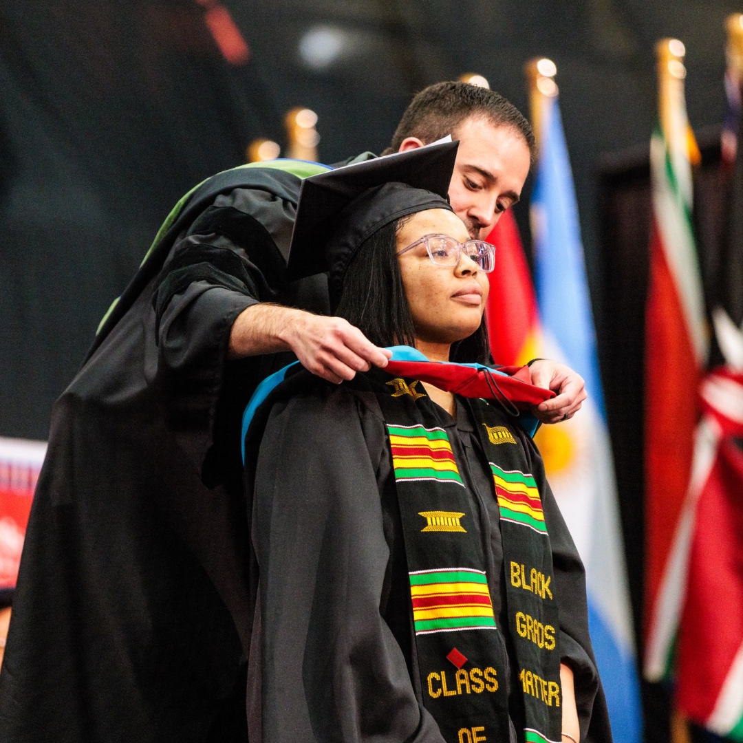 Chin: up. 
Hood: on.
Today is the graduate hooding ceremony! Join us in celebrating our 2025 #RadGrads at 5 p.m. this evening! 🎓👏
For livestreams to our commencement events, visit our website: radford.edu/commencement/l…
