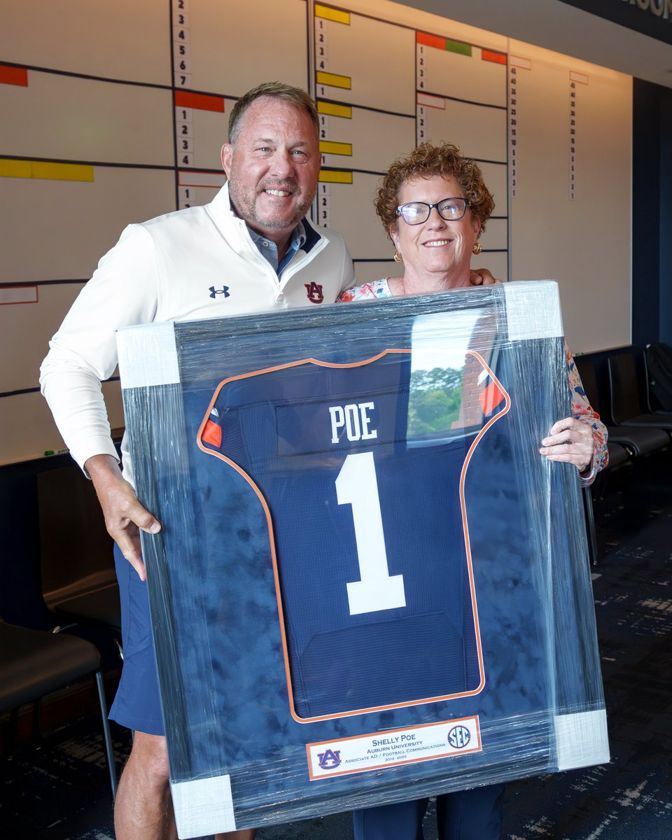 Auburn Football (@auburnfootball) on Twitter photo 𝐋𝐞𝐠𝐞𝐧𝐝. 𝐓𝐫𝐚𝐢𝐥𝐛𝐥𝐚𝐳𝐞𝐫. 𝐇𝐚𝐥𝐥 𝐨𝐟 𝐅𝐚𝐦𝐞𝐫.
Congratulations, <a href="/shellypoe/">Shelly Poe</a> , on your retirement after 44 years of excellence in college sports communications.
Thank you for serving our program so well since 2012. You have made Auburn better!
#WarEagle 𝐋𝐞𝐠𝐞𝐧𝐝. 𝐓𝐫𝐚𝐢𝐥𝐛𝐥𝐚𝐳𝐞𝐫. 𝐇𝐚𝐥𝐥 𝐨𝐟 𝐅𝐚𝐦𝐞𝐫.
Congratulations, <a href="/shellypoe/">Shelly Poe</a> , on your retirement after 44 years of excellence in college sports communications.
Thank you for serving our program so well since 2012. You have made Auburn better!
#WarEagle