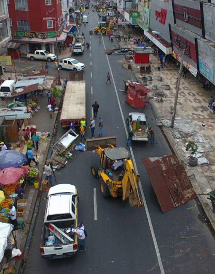 BlandonJose's tweet image. En el período 2014-2019, hicimos la mayor reubicación de buhoneros en la historia de la capital, más de mil en áreas como el Terraplén, la Peatonal y Calidonia, sin utilizar antimotines, sin un herido, detenido o muerto. La representante del BID en aquel entonces, me comentó que…