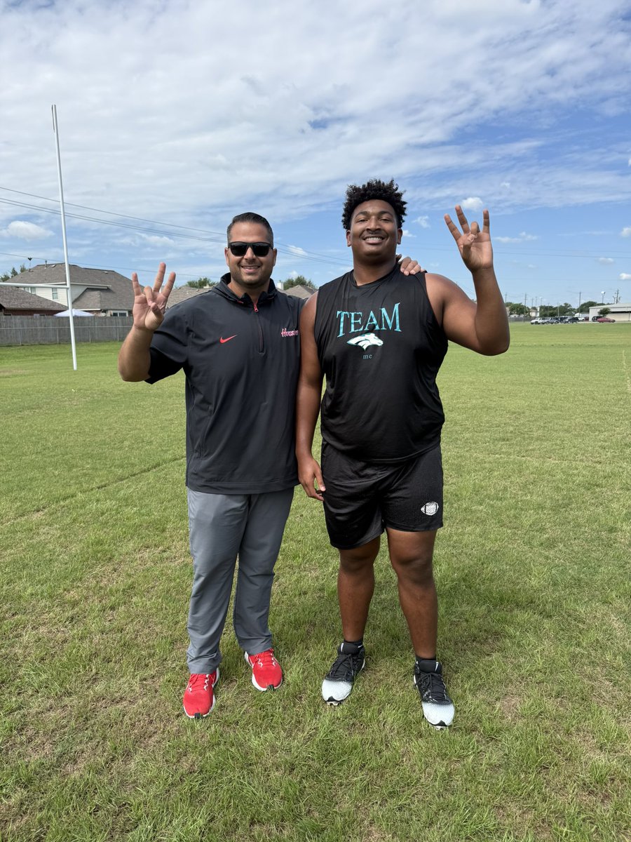 Devan Robison (@robison_devan) on Twitter photo Thank you <a href="/Emannaghavi/">Eman Naghavi</a> for stopping by and watching me work #gocoogs 🐾 ‼️<a href="/UHCougarFB/">Houston Football</a> <a href="/CoachWEFritz/">Coach Willie Fritz</a> <a href="/wesley_fritz/">Wes Fritz</a> <a href="/coach_rb3/">Robert Beacham III</a> <a href="/Casey_Smithson/">Casey Smithson</a> Thank you <a href="/Emannaghavi/">Eman Naghavi</a> for stopping by and watching me work #gocoogs 🐾 ‼️<a href="/UHCougarFB/">Houston Football</a> <a href="/CoachWEFritz/">Coach Willie Fritz</a> <a href="/wesley_fritz/">Wes Fritz</a> <a href="/coach_rb3/">Robert Beacham III</a> <a href="/Casey_Smithson/">Casey Smithson</a>