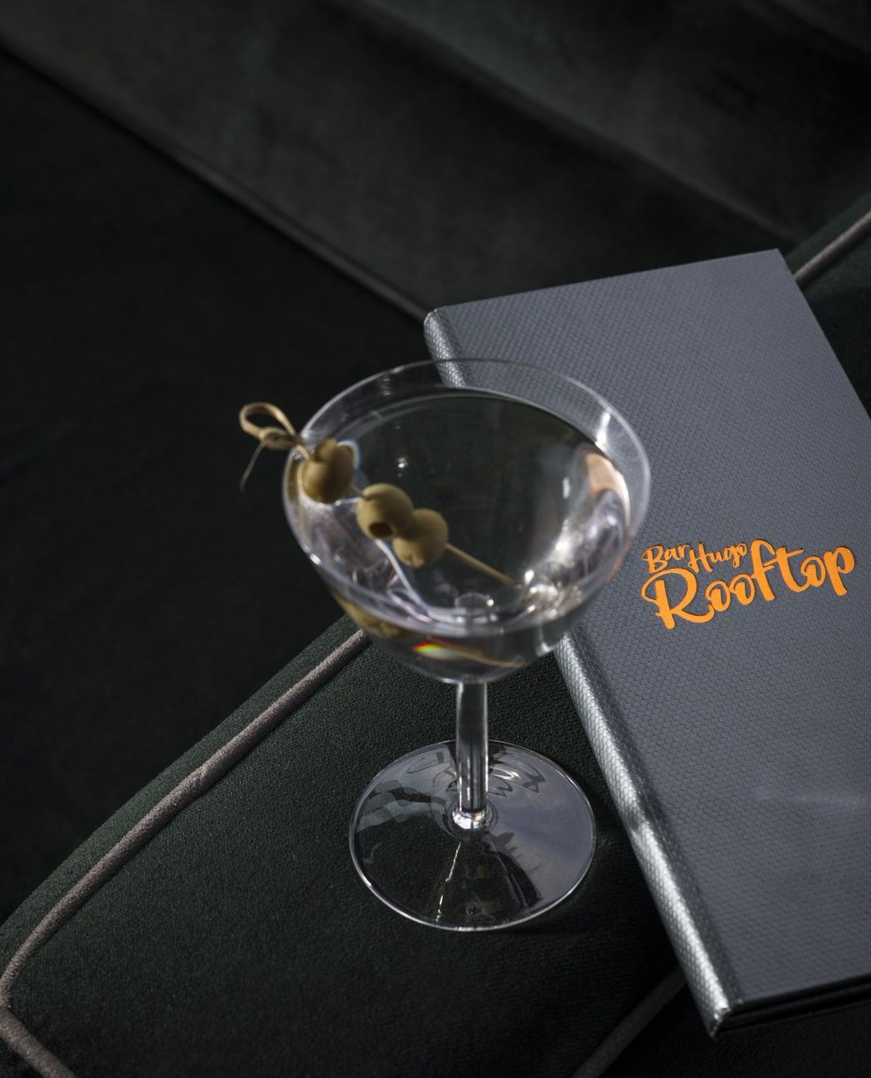 🌆 Hey, SoHo fam! Looking for that perfect spot to unwind? 🛋️✨ Bar Hugo is your go-to chill zone! Whether you’re grabbing drinks after work or just want to kick back with friends, our rooftop vibes and stunning views have got you covered.  🍹🌇 #BarHugo #ChillVibes #SoHoSundays