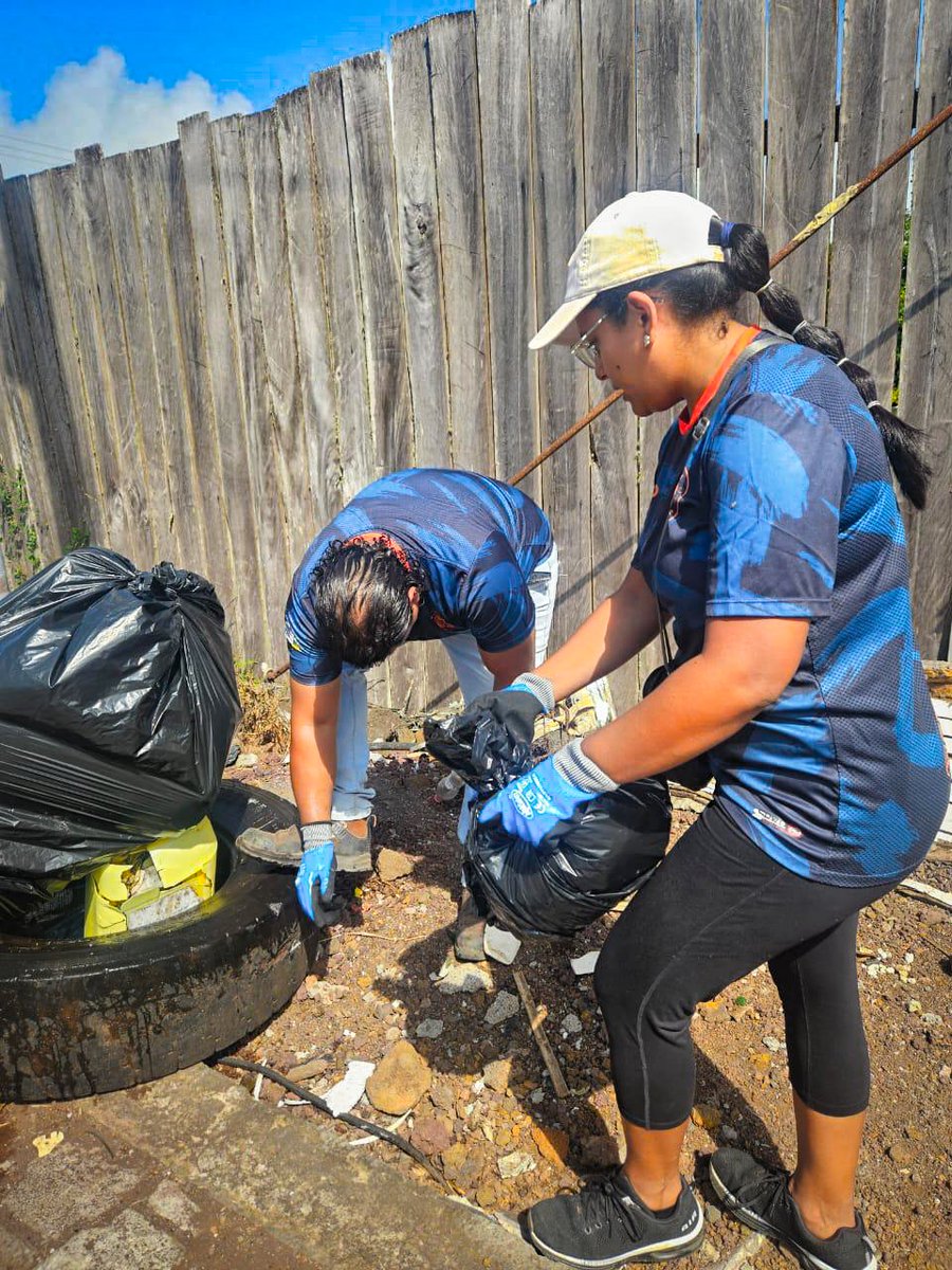 DPS_LosRios's tweet photo. #Galápagos | Con el objetivo de prevenir enfermedades vectoriales como el dengue y la fiebre amarilla, @Salud_Ec lideró la minga interinstitucional provincial que se desarrolló de manera simultánea en San Cristóbal, Santa Cruz e Isabela. https://t.co/tN1pQp5bas