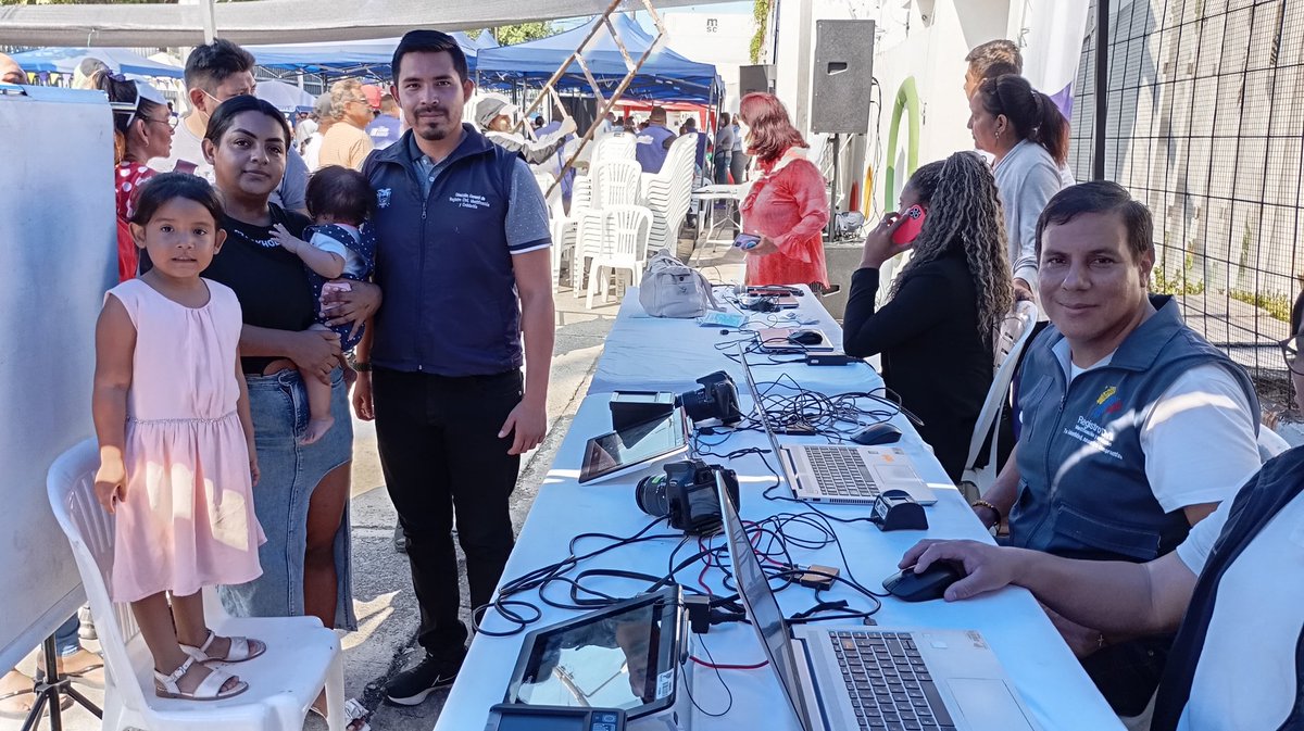 GUAYAS | 🤝 La Brigada Social por el #ElNuevoEcuador esta en el sector de Stella Maris, para brindar diferentes servicios a los moradores del sector✨
El <a href="/RegistroCivilec/">Registro Civil Ecuador 🇪🇨</a> se encuentra en el sitio. 📰
Un equipo de brigadas móviles, recorre todo el territorio nacional ❤️
