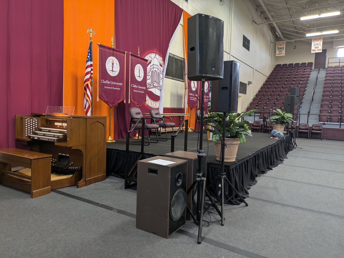 We had the privilege to provide an Allen Organ for Claflin University's graduation. 
🎓🎉Congratulations to all graduates!🎓🎉 
#FoxMusicHouse #AllenOrgan #CollegeGraduation #Classof2025