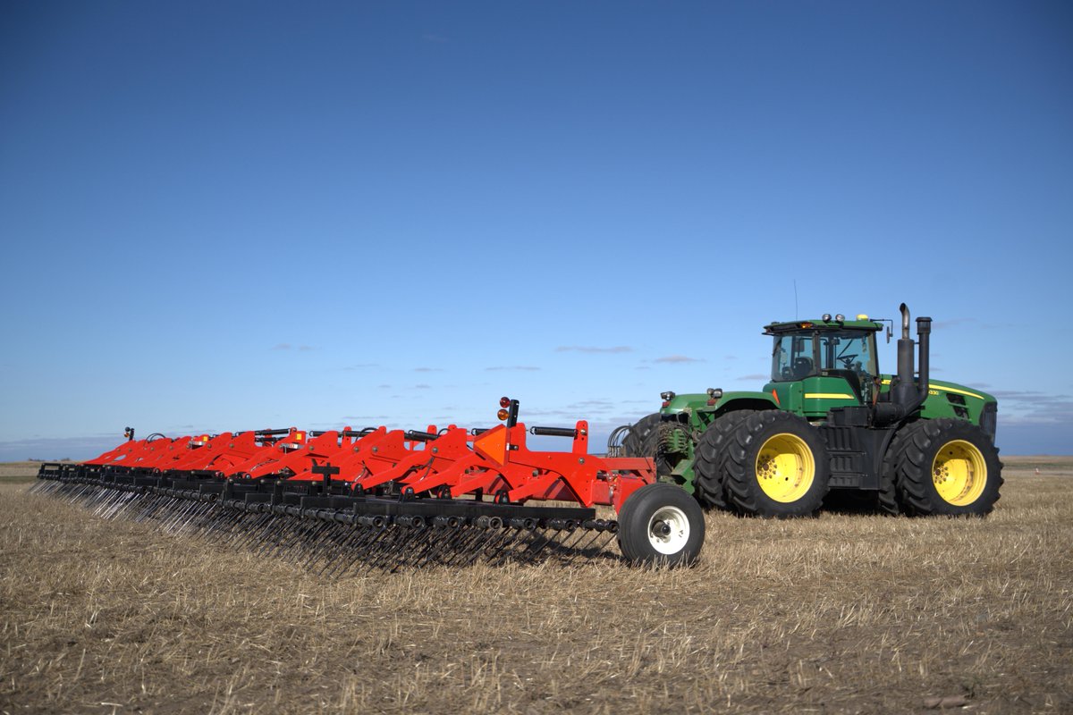 Check out this 7-Bar putting in the work. 💪 

When it comes to trash management and effective seedbed prep, this is the way to go. Let’s see your 7-Bar cleaning up your fields!  

#Harrow #RiteWayHarrow #Farming #FarmEquipment #Plant25