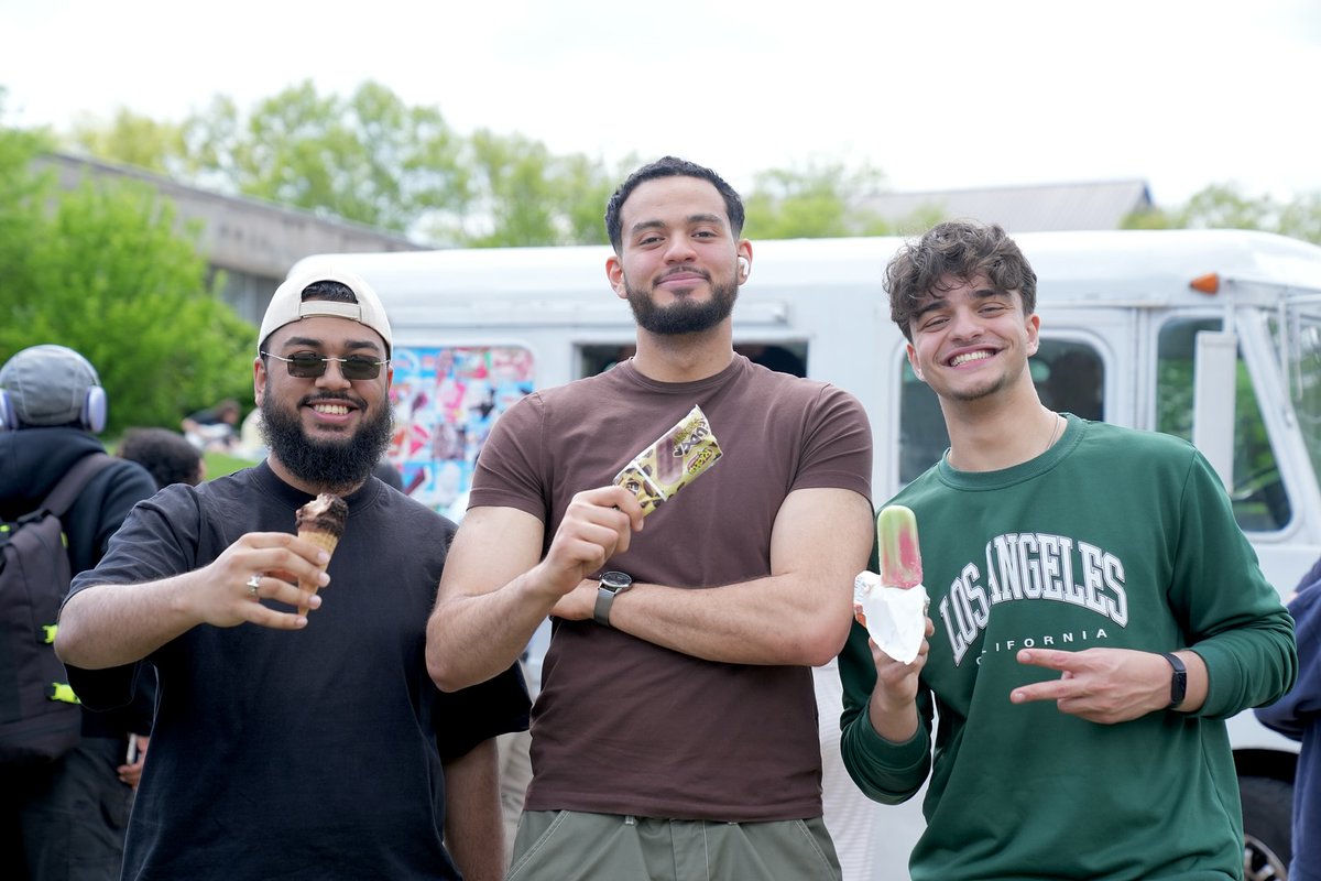 CCSU's tweet photo. Building community one scoop at a time🍦💙🔱
#WeAreCentral #conewithacop https://t.co/oiXezNeRZ7