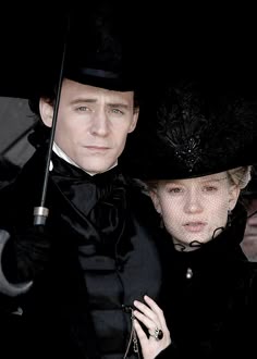 HiddlesAn's tweet photo. Look, how this ring encompasseth thy finger, Even so thy breast encloseth my poor heart; Wear both of them, for both of them are thine.

Richard III, A1 S2 

#TomHiddleston #CrimsonPeak #ShakespeareSunday https://t.co/RtXtfnBOb8