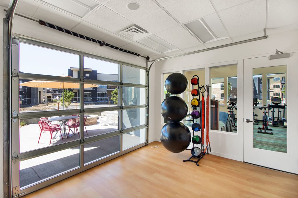 Fitness is made easy at VerraWest! 🏋️‍♂️ Our state-of-the-art fitness center is designed to keep you motivated and moving. From cardio to strength training, we’ve got your workout covered. Live your best life at VerraWest!