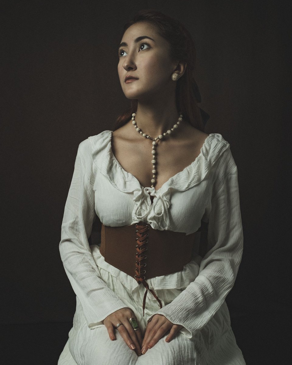 Kendimi inşa ediyorum. Her kare bi adım. 

#conceptualphotography #editorialshoot #moodygrams
#darkaesthetic #artisticphotography #visualdiary
#fashioneditorial #beautyshoot #creativeportrait
#alternativefashion #aestheticmodel #igers #photooftheday #instamodel #instafashion