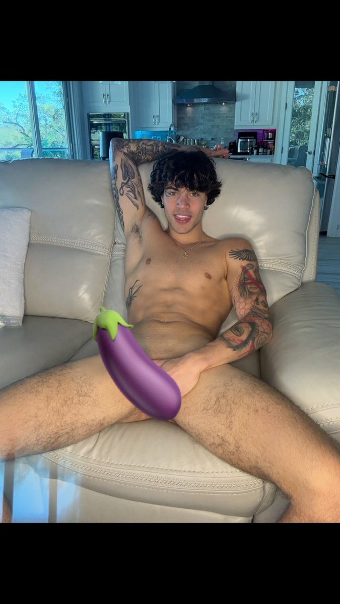 prettymixedboi's tweet photo. RT to remove the emoji https://t.co/cGoa0WZpno