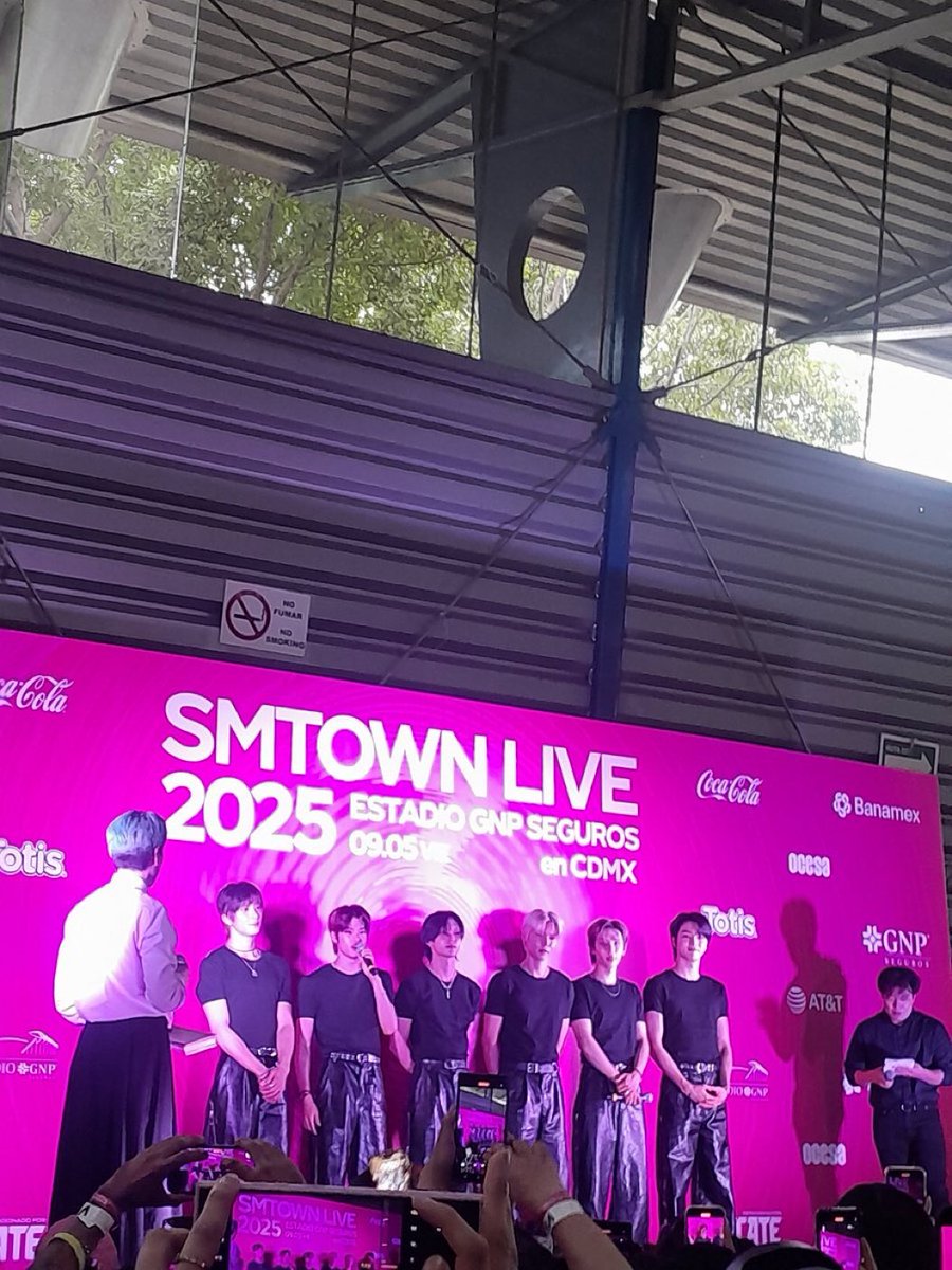 อีดอกกกก บินไปแสดงคอนตั้งไกล ใส่ชุดบูมบูมเบส