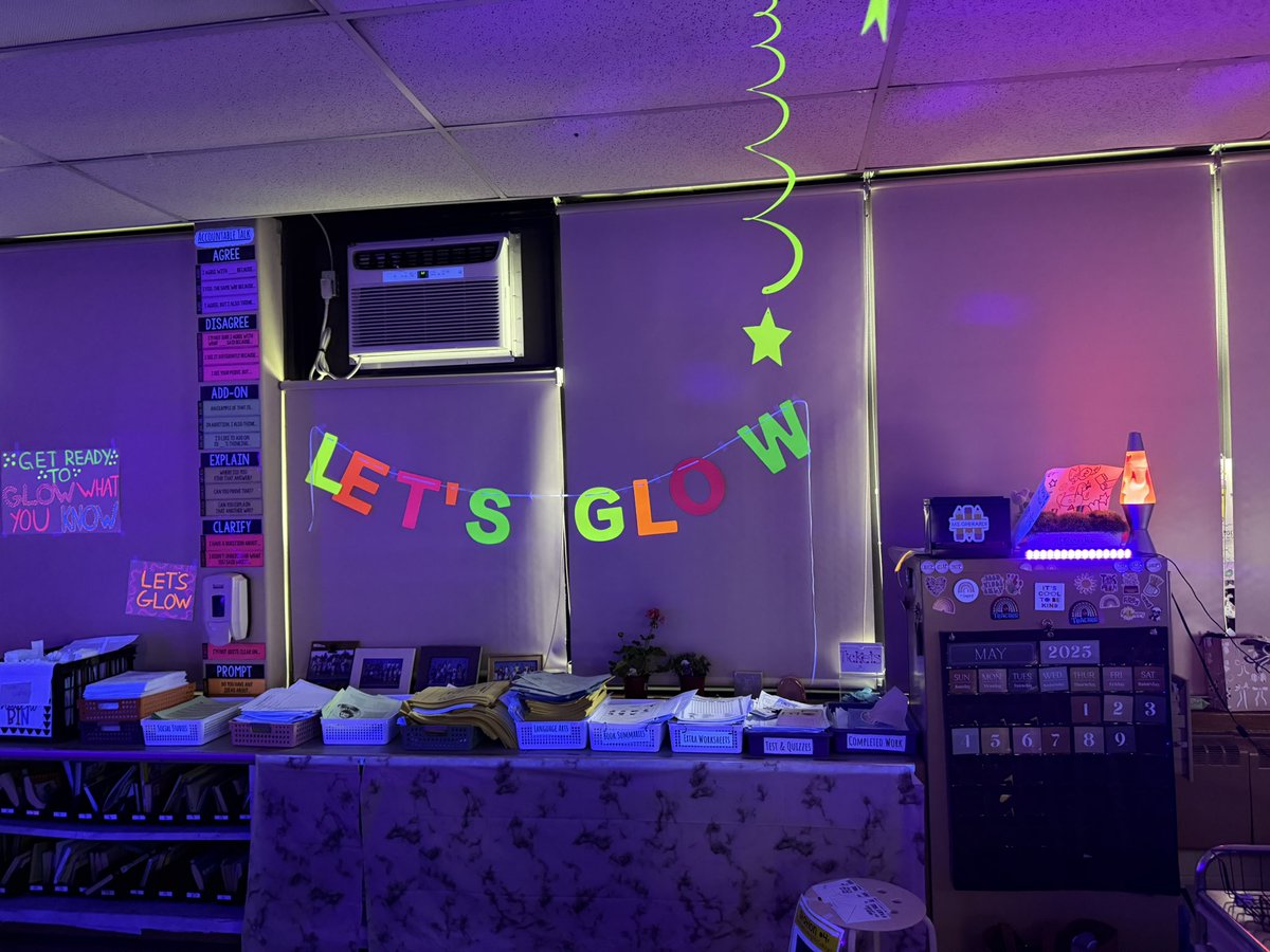 We had such a fun math ~GLOW DAY~ today! So many happy students! #WeAreBethpage <a href="/BethpageUFSD/">BethpageUFSD</a>