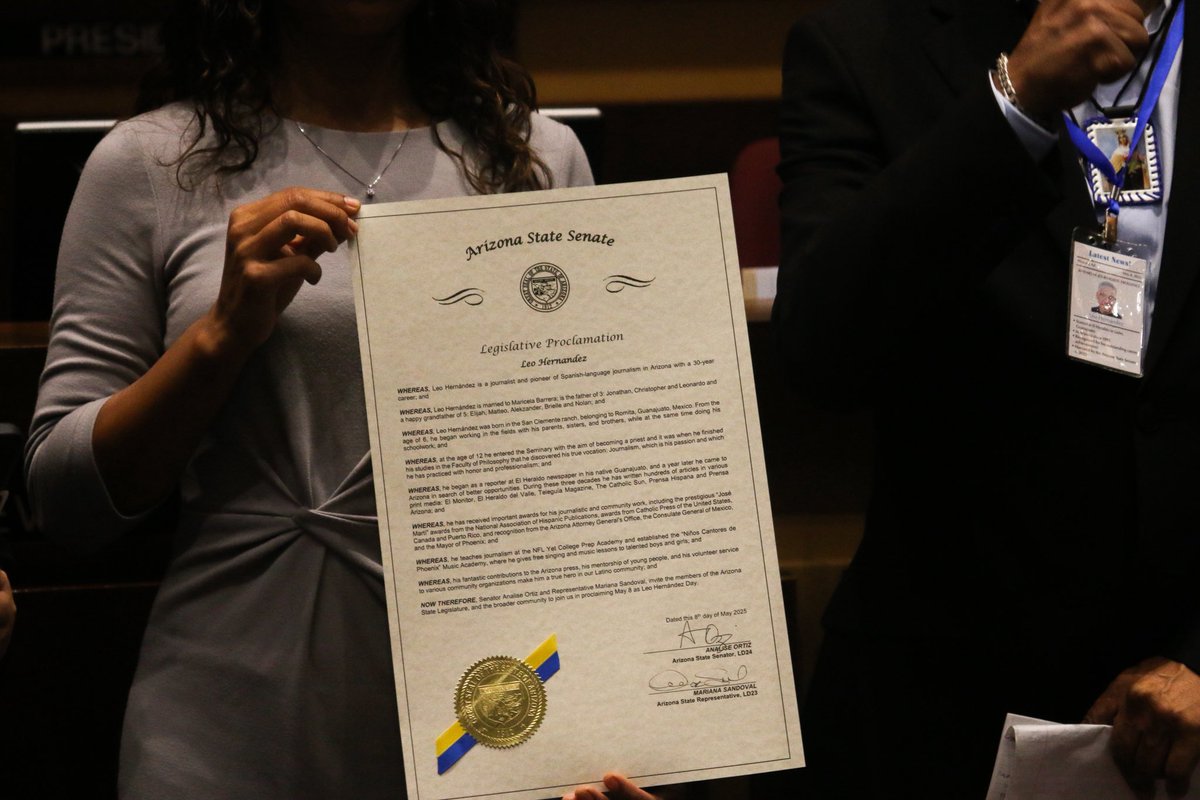 Yesterday, Senator Analise Ortiz and Representative Mariana Sandoval read a proclamation in honor of Leo Hernandez. 

Leo Hernandez has been a a dedicated journalist for more than 30 years and has impacted his students, colleagues and community with his passion, integrity and