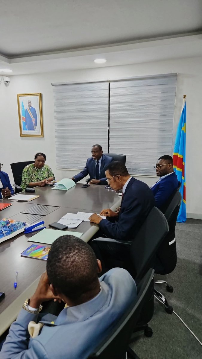 laroyaleduchef's tweet image. 🚨🇨🇩#RDC: Sous la houlette du Prof. @TambweDL, la CTCPM a honoré ses retraités ce 8 mai par la remise de certificats de fin de service, saluant leur engagement au service de la République. #RDC #CTCPM